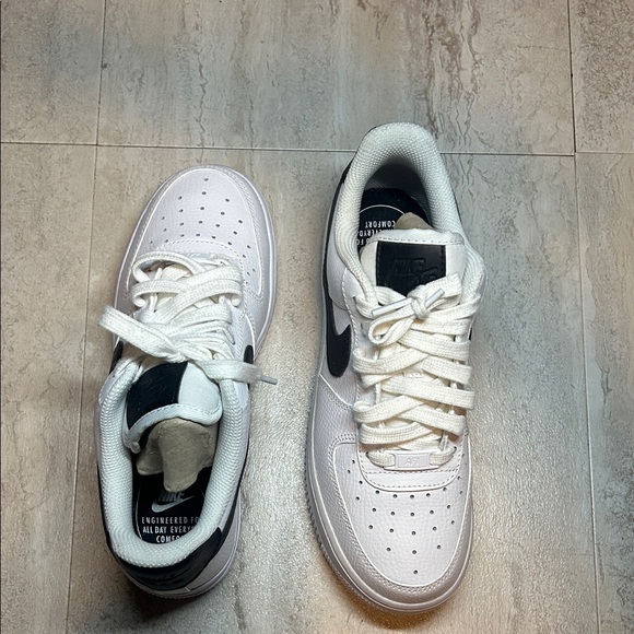 Nike Air Force 1 Black and White - Picture 3 of 3